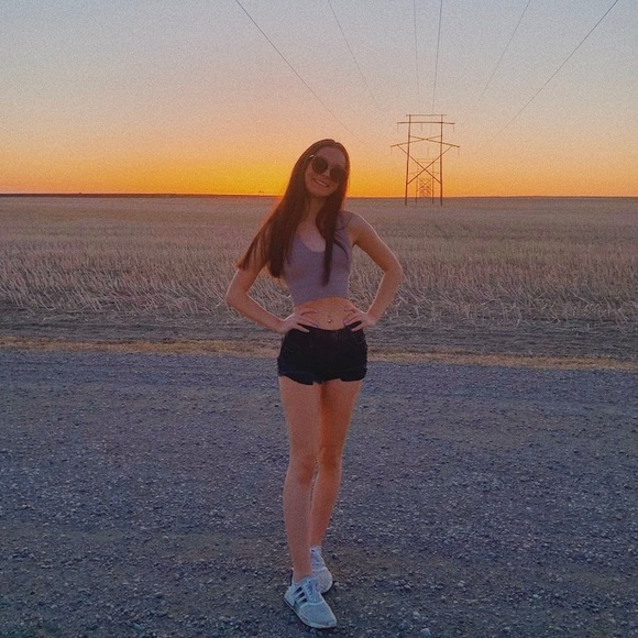 Meet your Posher, Trinity - Picture 2 of 2